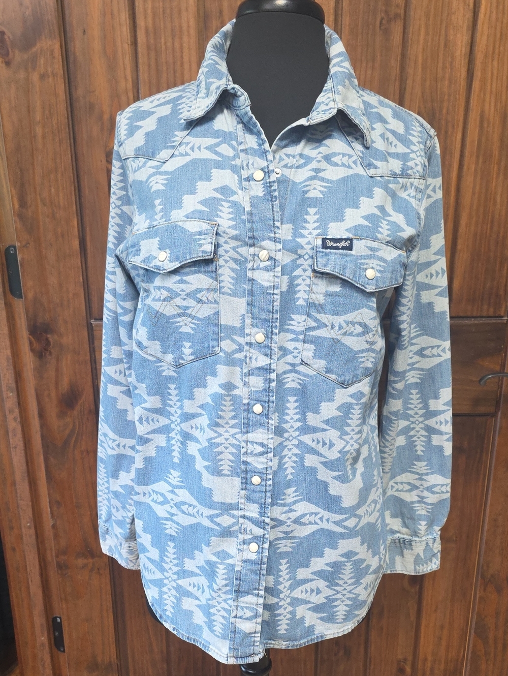 Wrangler Retro Light Blue and Cream Aztec Denim Western Shirt - Size M